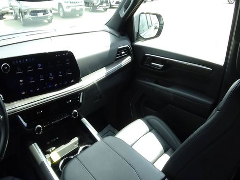 Used 2025 Chevrolet Tahoe LT AWD/4WD image 13