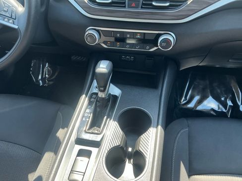 Used 2025 Nissan Altima 2.5 SV image 12