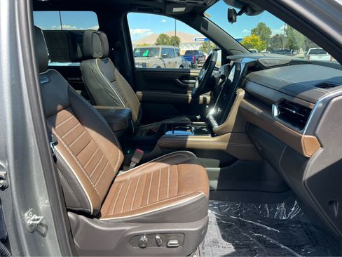 Used 2025 GMC Yukon Denali Ultimate AWD/4WD image 17