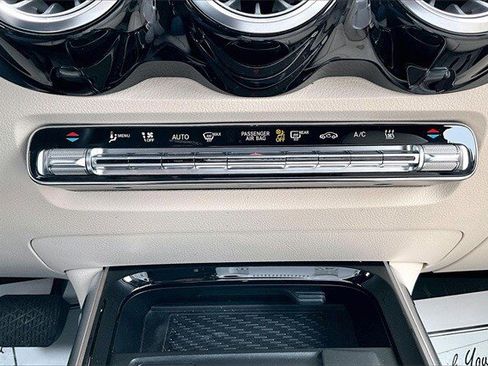 Certified 2023 Mercedes-Benz EQB 300 4MATIC image 18