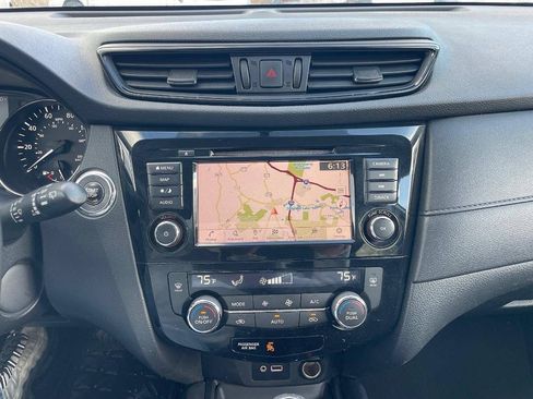 Used 2018 Nissan Rogue SV w/ Premium Package AWD/4WD image 18