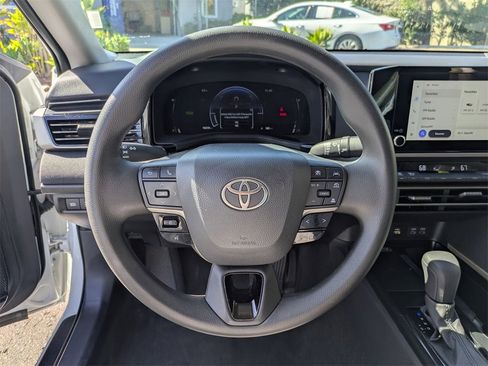 Used 2025 Toyota Camry LE image 17