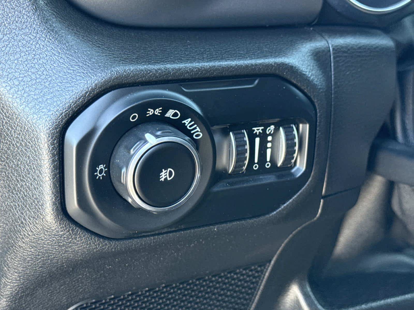 Used 2021 Jeep Wrangler Sport AWD/4WD image 41