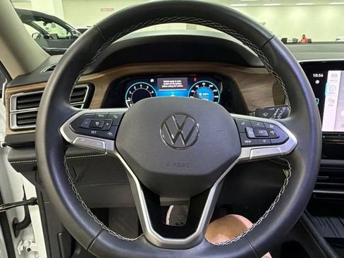 Used 2025 Volkswagen Atlas SE AWD/4WD image 25