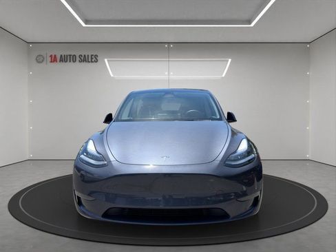 Used 2023 Tesla Model Y AWD image 8