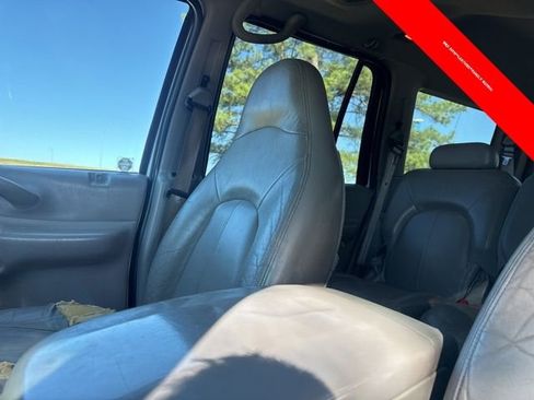 Used 2001 Ford Expedition XLT image 15