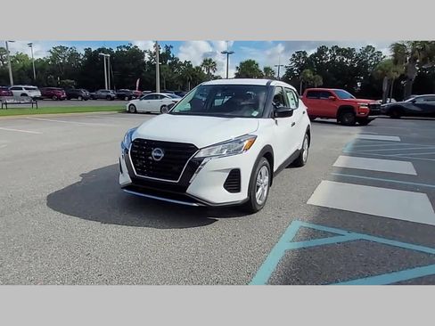 New 2025 Nissan Kicks Play S image 22