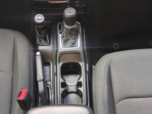 Used 2022 Jeep Wrangler Unlimited Sport AWD/4WD image 15