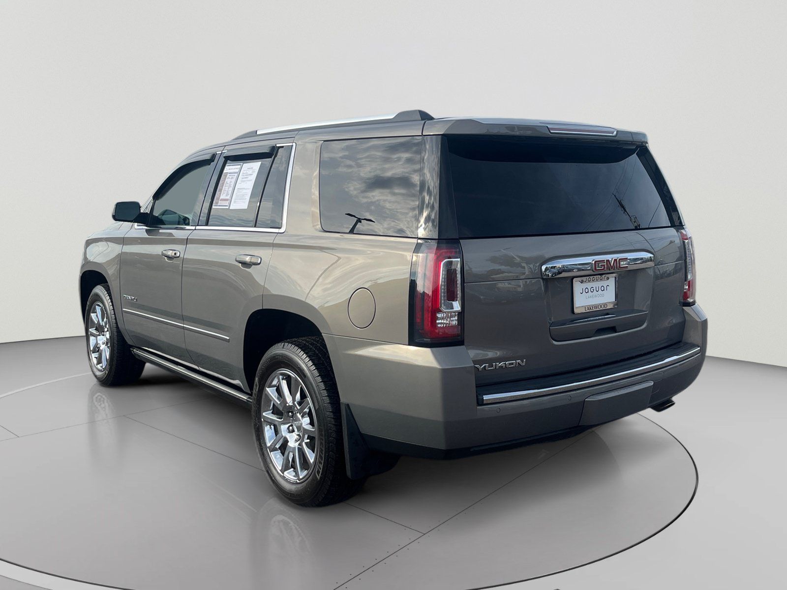 Used 2019 GMC Yukon Denali AWD/4WD image 3