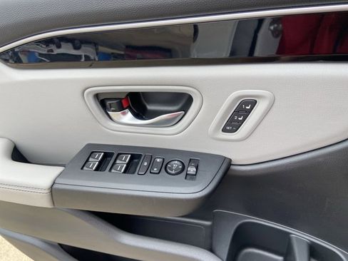 Used 2025 Honda Pilot EX-L image 47