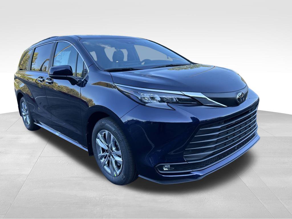 New 2026 Toyota Sienna XLE AWD/4WD image 7