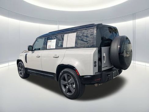 Used 2026 Land Rover Defender 110 X-Dynamic SE AWD/4WD image 3