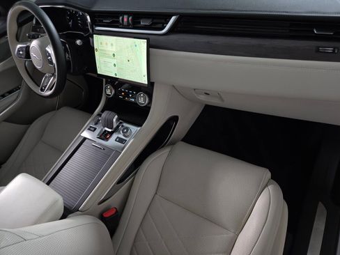 Used 2023 Jaguar F-PACE S AWD/4WD image 19