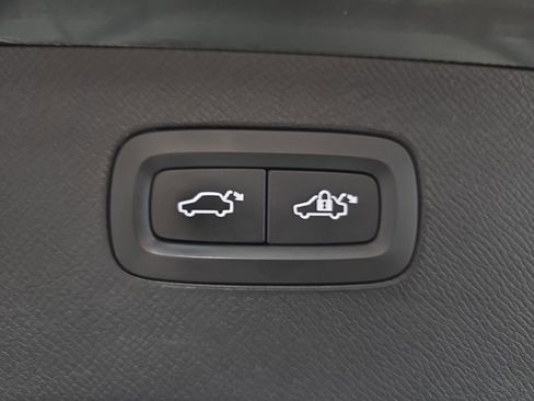 Used 2020 Volvo XC90 T5 Momentum w/ Protection Package Premier image 17