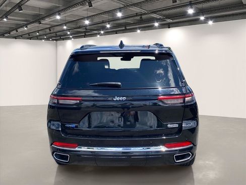 Used 2023 Jeep Grand Cherokee Overland w/ Luxury Tech Group IV AWD/4WD image 6