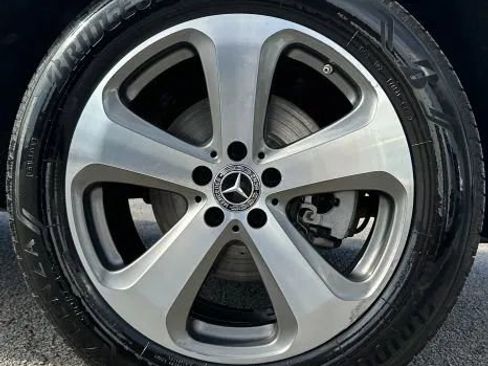 Used 2019 Mercedes-Benz GLC 300 w/ Parking Assistance Package image 16