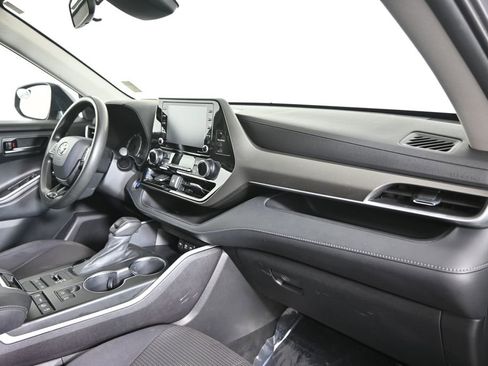 Used 2021 Toyota Highlander L image 14