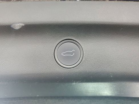 Used 2021 Tesla Model Y Long Range image 31