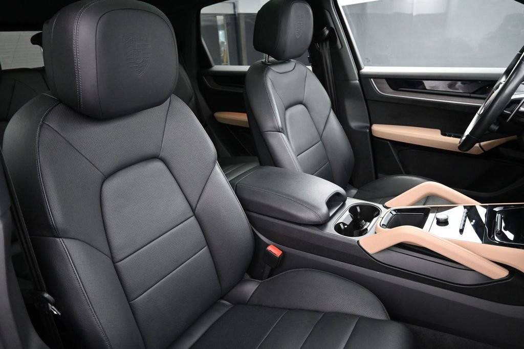 Certified 2024 Porsche Cayenne AWD/4WD image 29