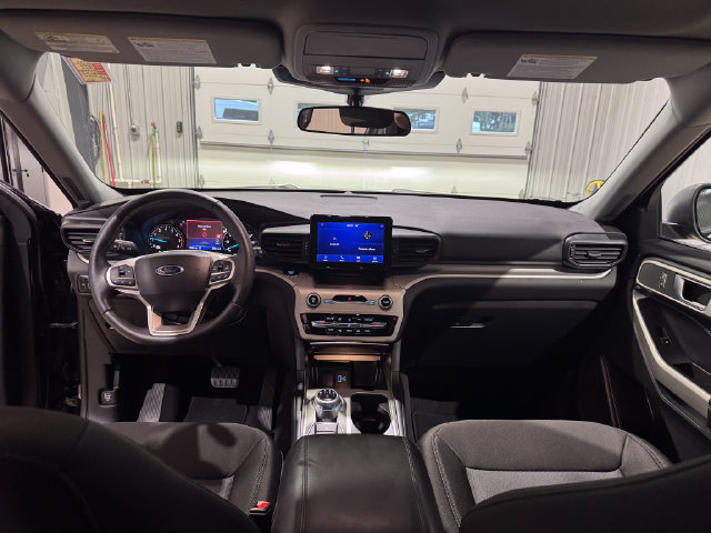 Used 2024 Ford Explorer XLT AWD/4WD image 17