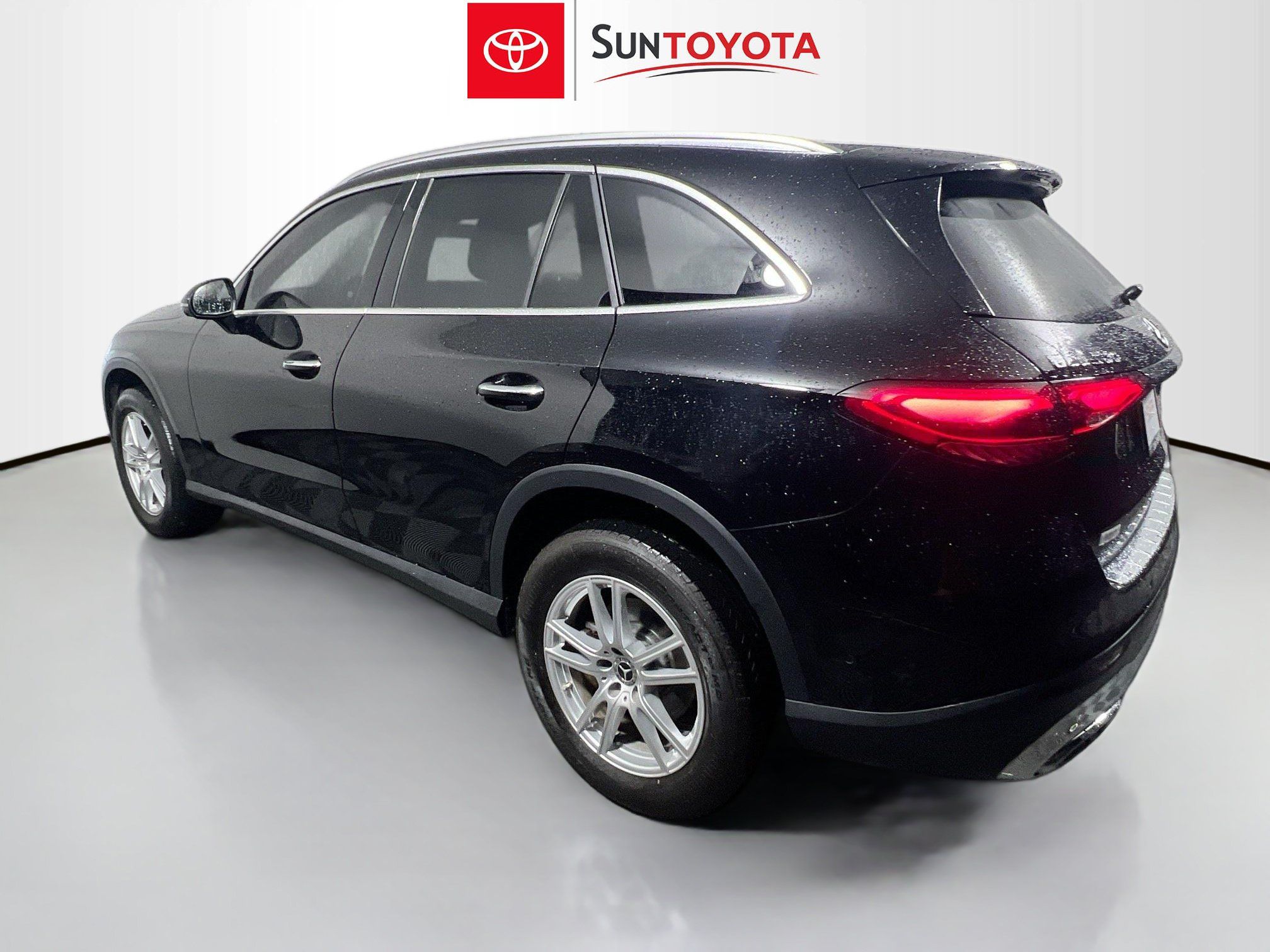 Used 2023 Mercedes-Benz GLC 300 4MATIC w/ Exclusive Trim Package image 6
