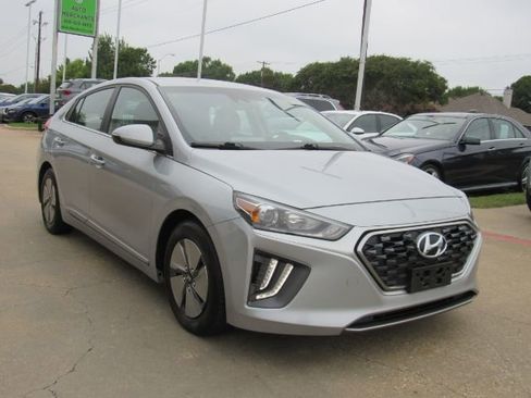 Used 2022 Hyundai Ioniq SE image 4