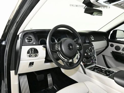 Used 2019 Rolls-Royce Cullinan image 38