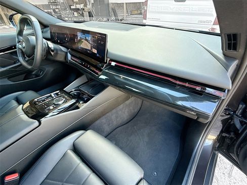 Used 2024 BMW 530i xDrive image 34