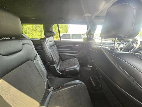 Used 2024 Jeep Grand Cherokee L Altitude AWD/4WD image 5