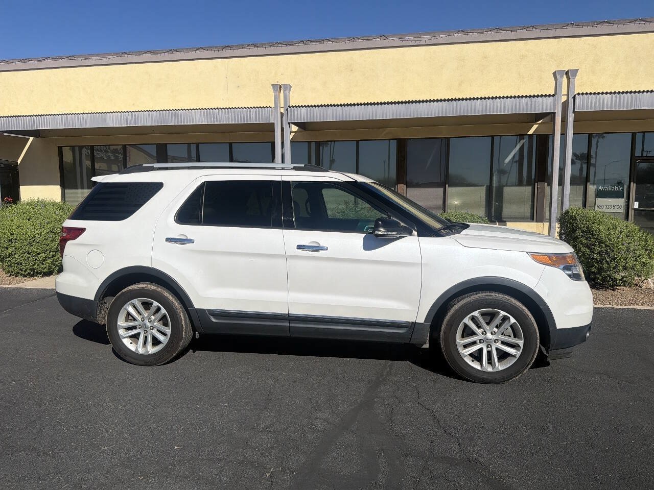 Used 2015 Ford Explorer XLT w/ Equipment Group 202A FWD image 10
