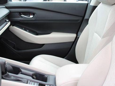 Used 2023 Honda Accord EX image 29