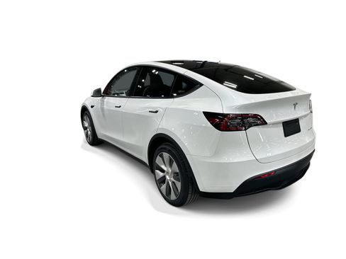 Certified 2023 Tesla Model Y Long Range AWD/4WD image 4