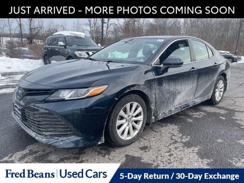 Used 2020 Toyota Camry LE image 3