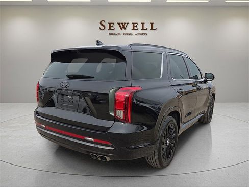 Used 2025 Hyundai Palisade Calligraphy image 4