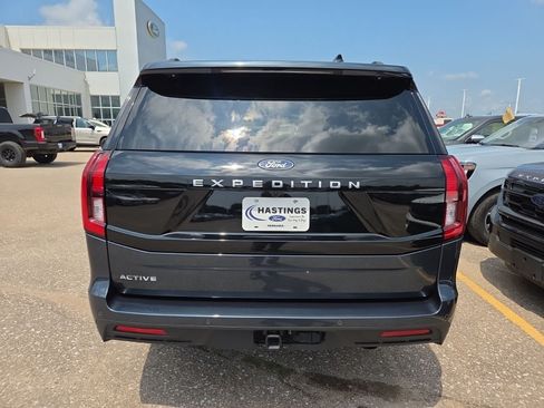 Certified 2025 Ford Expedition Active AWD/4WD image 4