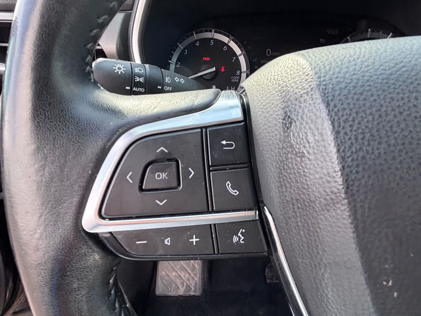 Used 2021 Toyota Highlander XLE FWD image 19