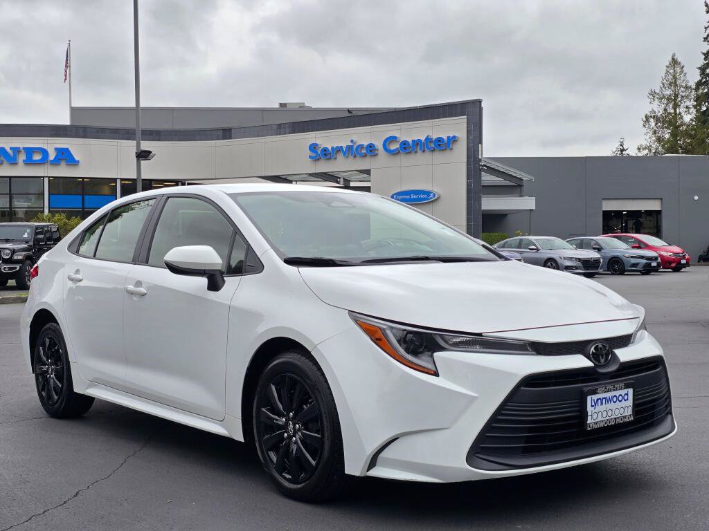 Used 2023 Toyota Corolla LE w/ Carpet Mat Package (TMS) FWD image 9