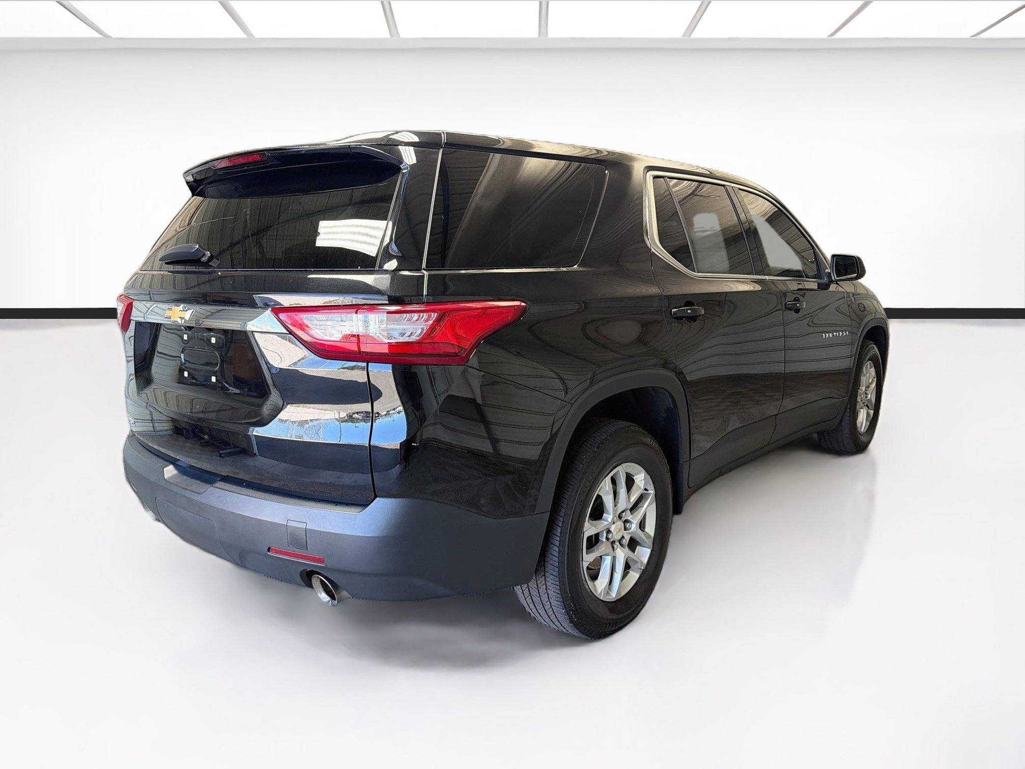 Used 2021 Chevrolet Traverse LS w/ LPO, Floor Liner Package FWD image 4