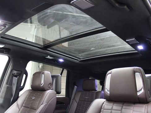 Used 2022 Cadillac Escalade Premium Luxury Platinum AWD/4WD image 8
