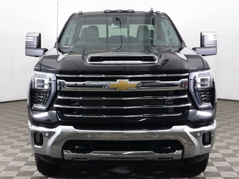 Used 2025 Chevrolet Silverado 3500 LTZ w/ LTZ Convenience Package AWD/4WD image 14