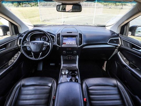 Used 2019 Ford Edge SEL w/ Equipment Group 201A AWD/4WD image 2