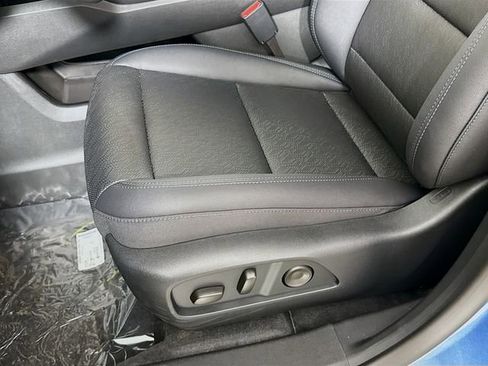 New 2026 Chevrolet Equinox LT w/ Convenience Package II FWD image 21