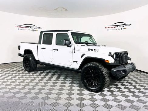 Used 2021 Jeep Gladiator Willys image 1