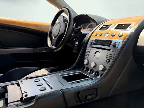 Used 2006 Aston Martin DB9 Volante RWD image 20