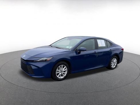 Used 2025 Toyota Camry LE image 7