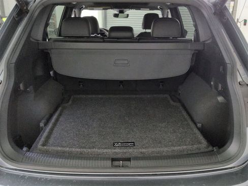 Certified 2022 Volkswagen Tiguan SE R-Line image 34