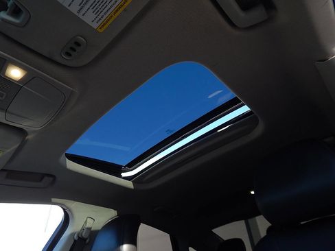 Used 2013 Ford Fusion Titanium FWD image 11