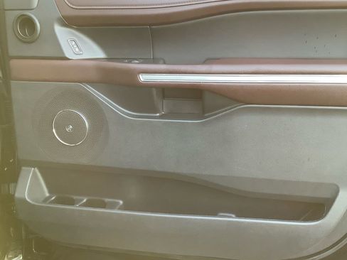 Used 2024 Ford Expedition Limited image 15