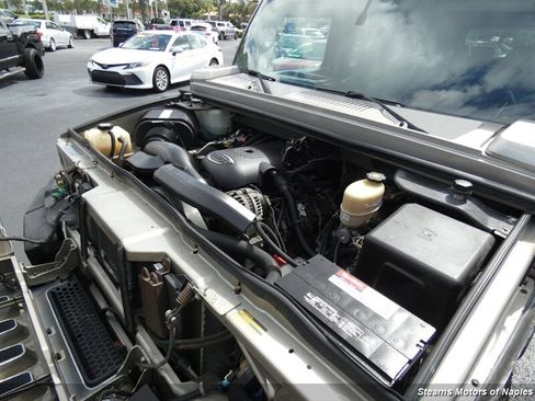Used 2003 HUMMER H2 w/ Preferred Equipment Group image 8