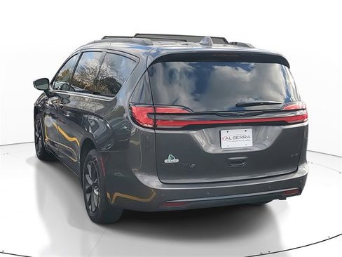 Certified 2021 Chrysler Pacifica Touring-L w/ Uconnect Theater Family Group image 3